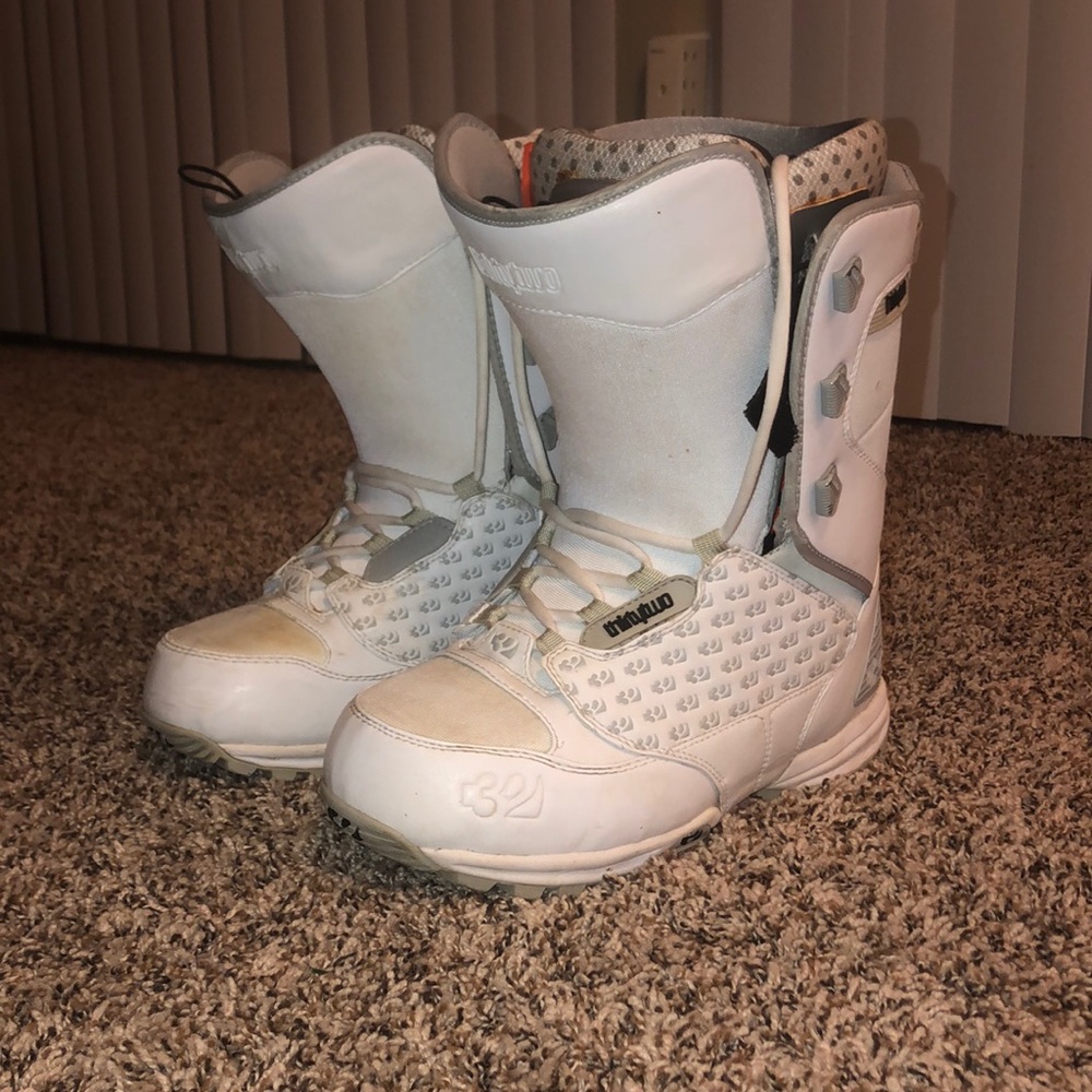 ThirtyTwo brand snowboarding boots size 10.5.